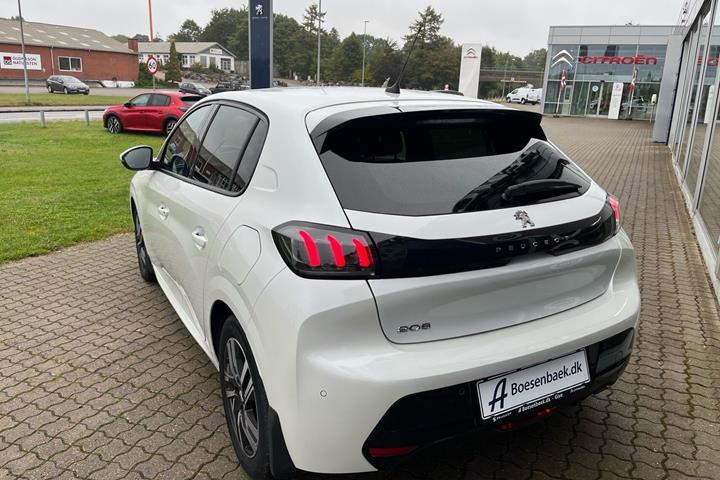 Hvid Peugeot 208 fra 2022