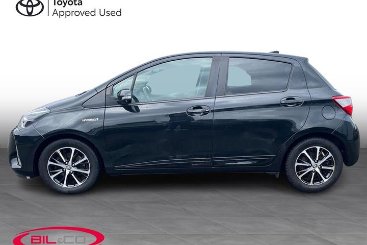 Grå Toyota Yaris fra 2020