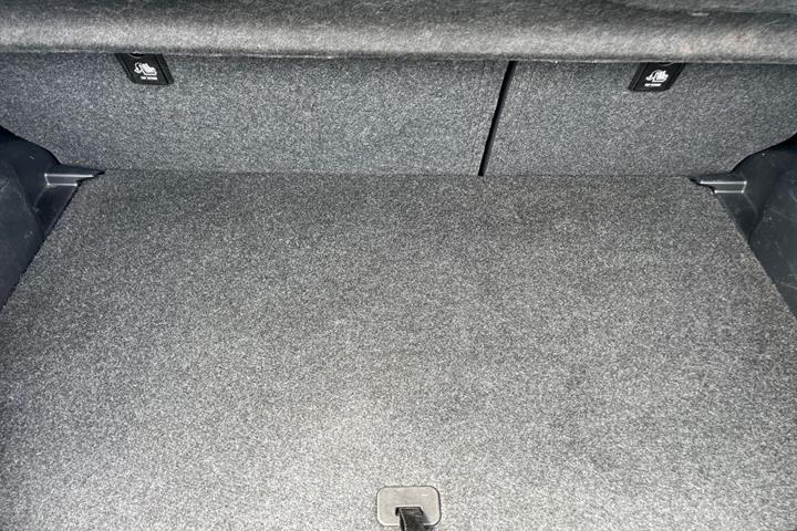Grå Toyota Yaris fra 2020