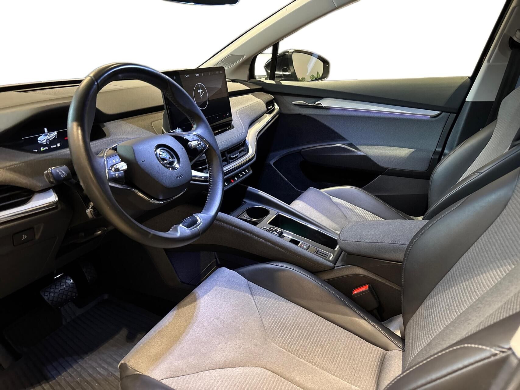Sort Skoda Enyaq fra 2023
