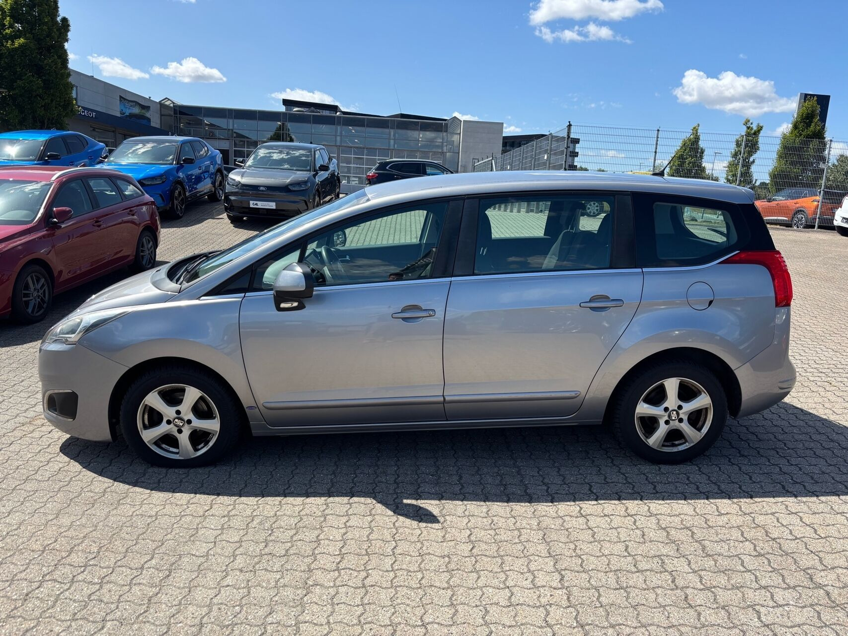Sølv Peugeot 5008 fra 2014