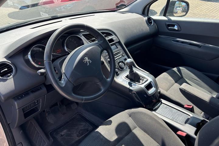 Sølv Peugeot 5008 fra 2014