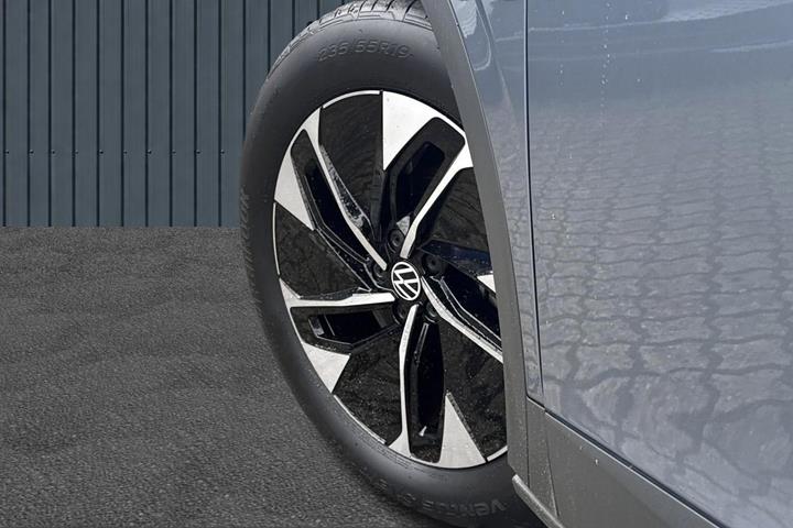 Blå VW ID.4 fra 2023