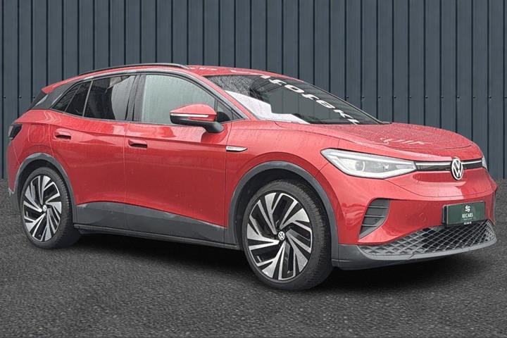 Rød VW ID.4 fra 2022 set udefra