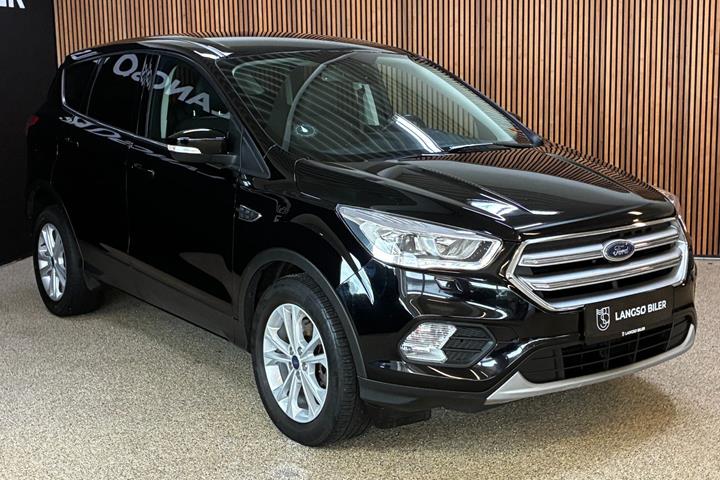 Sort Ford Kuga fra 2017