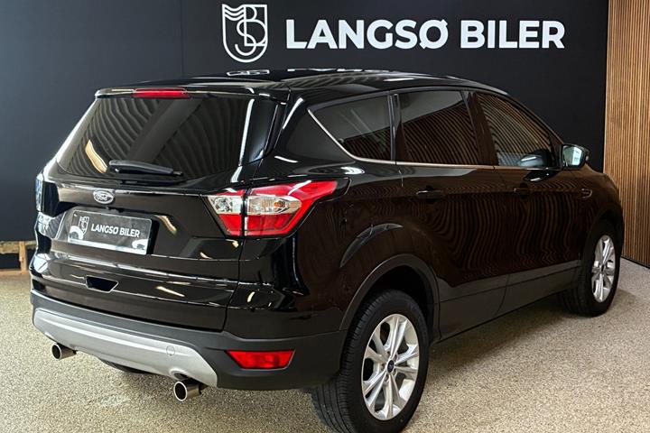 Sort Ford Kuga fra 2017