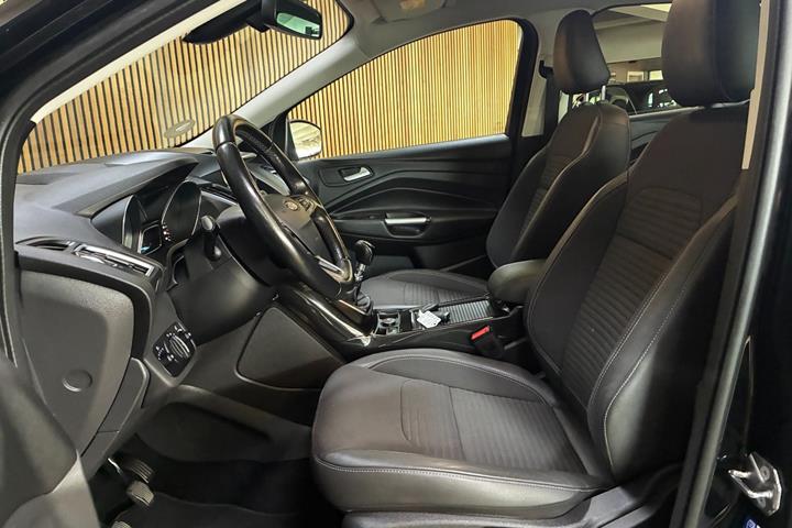 Sort Ford Kuga fra 2017