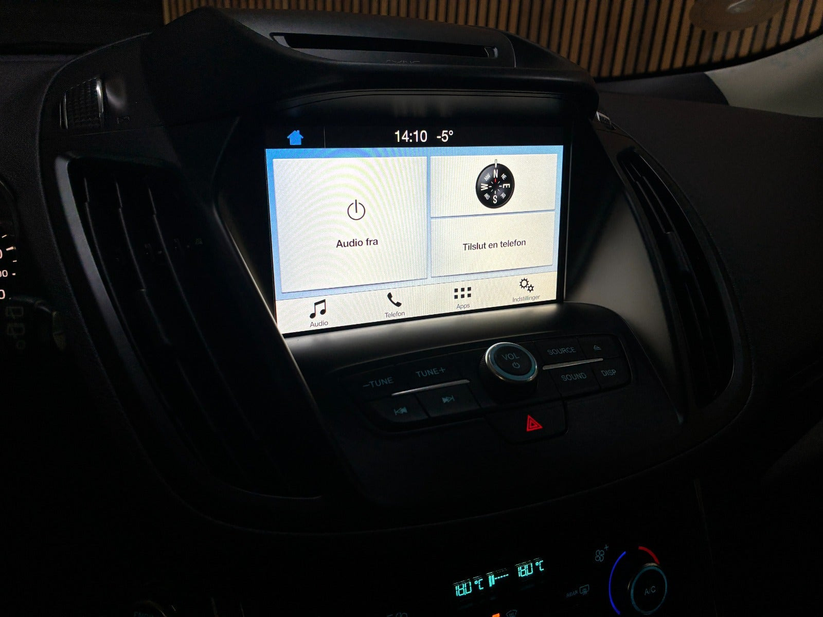 Sort Ford Kuga fra 2017