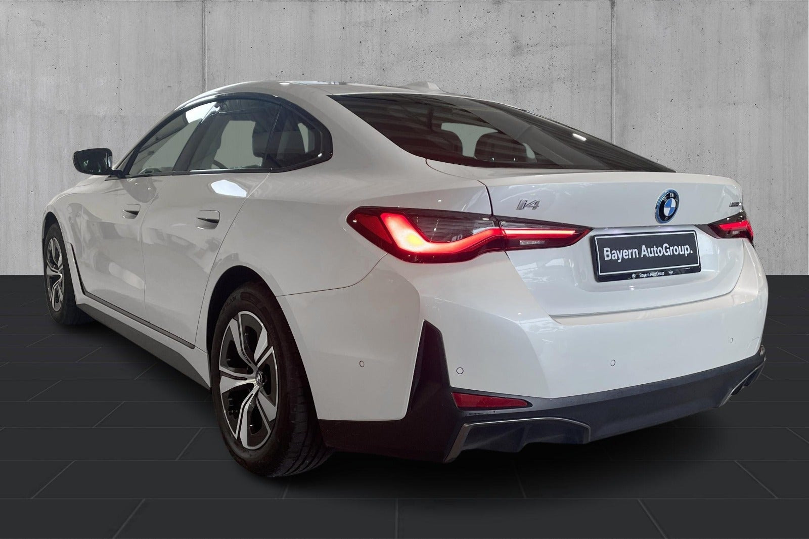 Hvid BMW i4 fra 2023