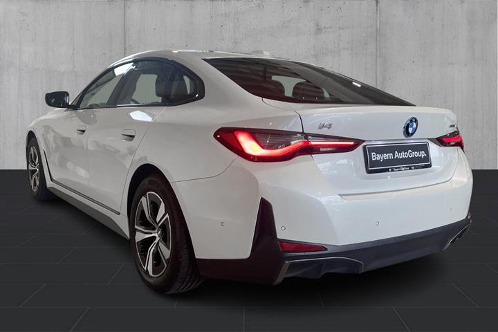 Hvid BMW i4 fra 2023