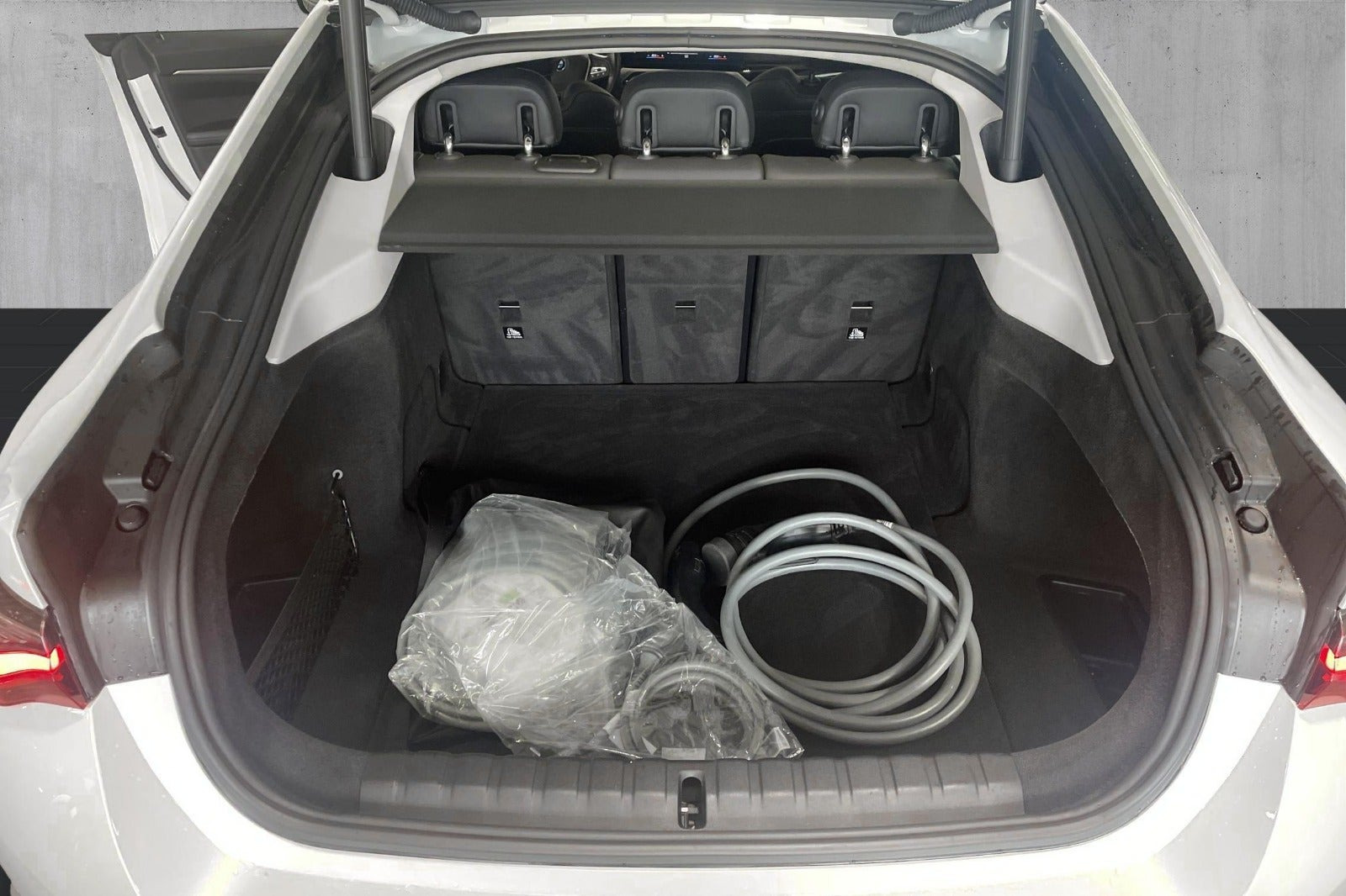 Hvid BMW i4 fra 2023