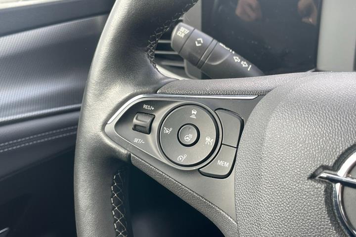 Grøn Opel Mokka-e fra 2024