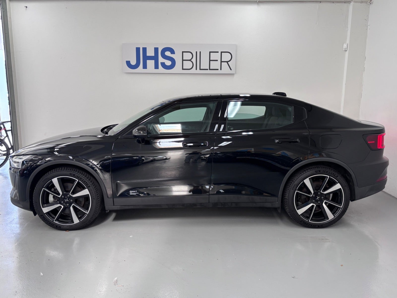 Sort Polestar 2 fra 2023