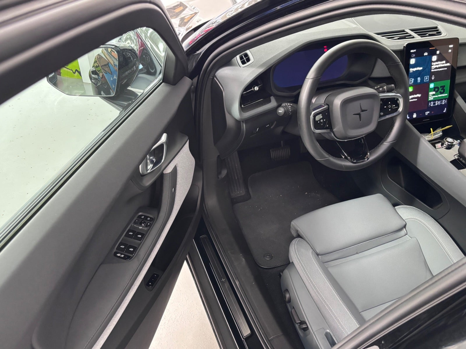 Sort Polestar 2 fra 2023