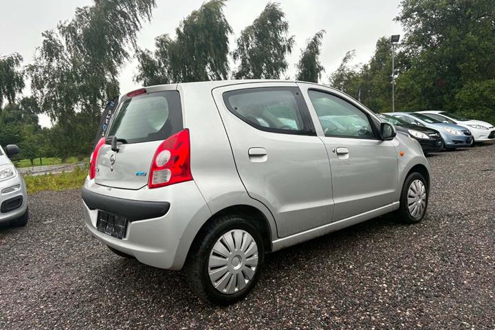 Sølv Nissan Pixo fra 2009
