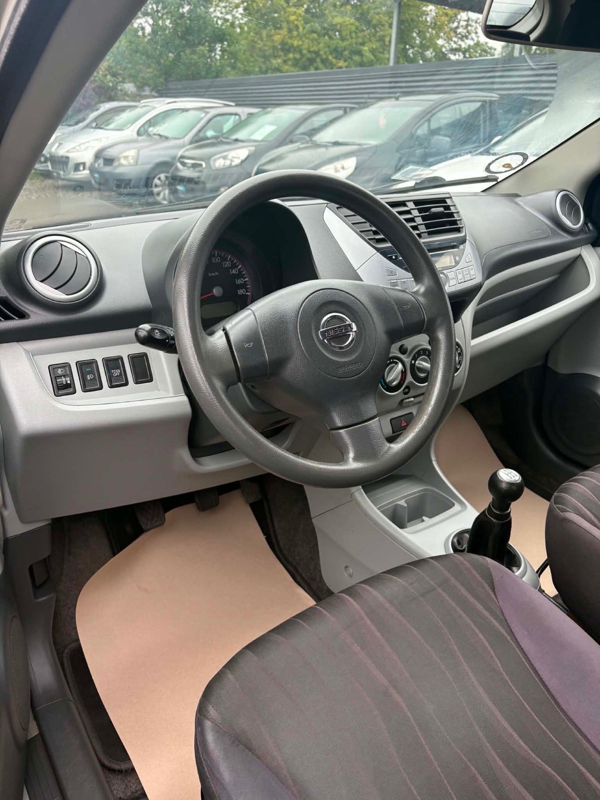 Sølv Nissan Pixo fra 2009