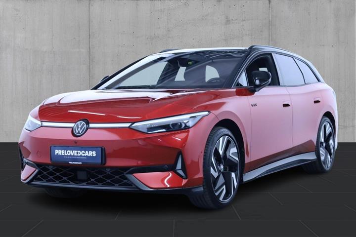 Rød VW ID.7 fra 2025 set udefra