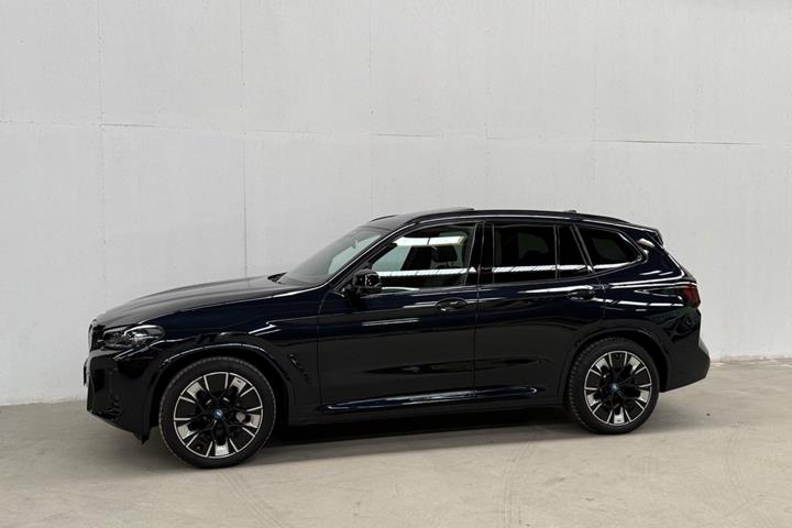 Sort BMW iX3 fra 2023