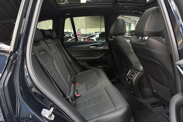 Sort BMW iX3 fra 2023