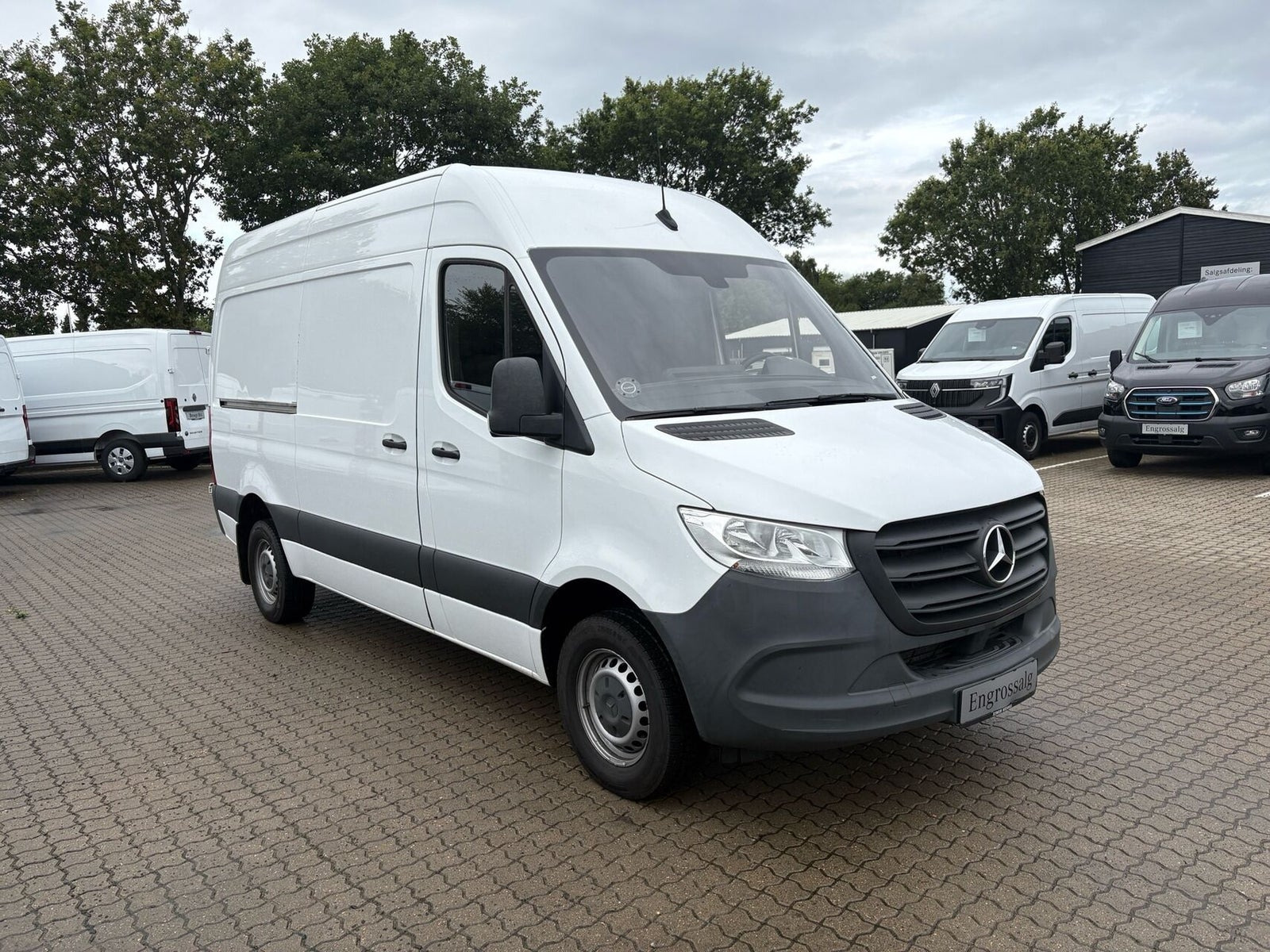 Hvid Mercedes Sprinter 317 fra 2022