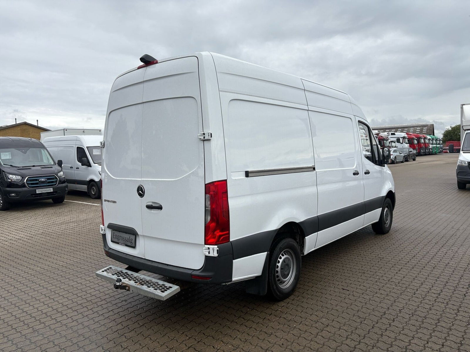 Hvid Mercedes Sprinter 317 fra 2022