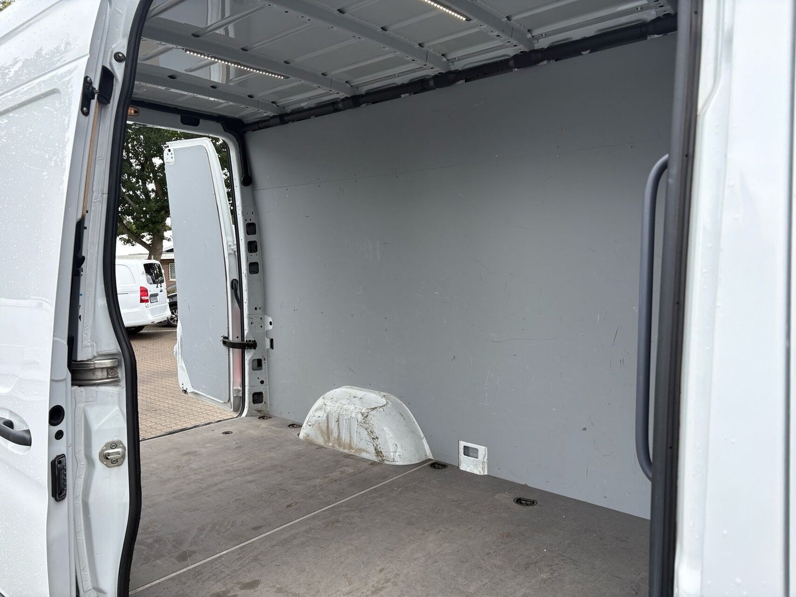 Hvid Mercedes Sprinter 317 fra 2022