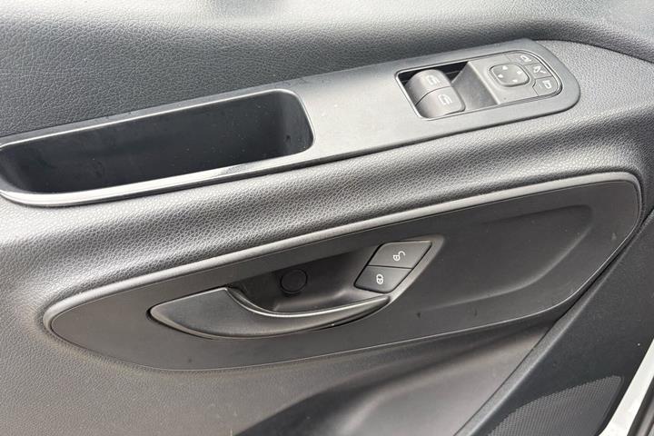 Hvid Mercedes Sprinter 317 fra 2022