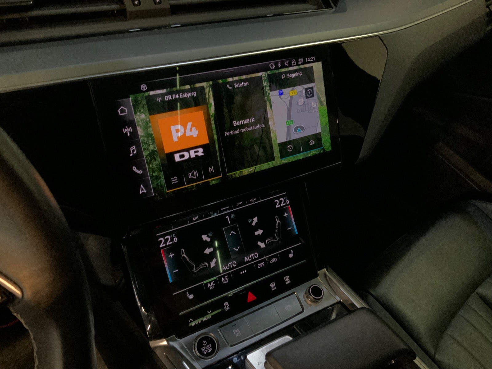 Grå Audi Q8 e-tron fra 2023