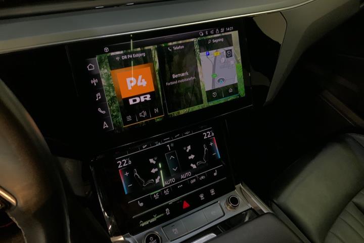 Grå Audi Q8 e-tron fra 2023