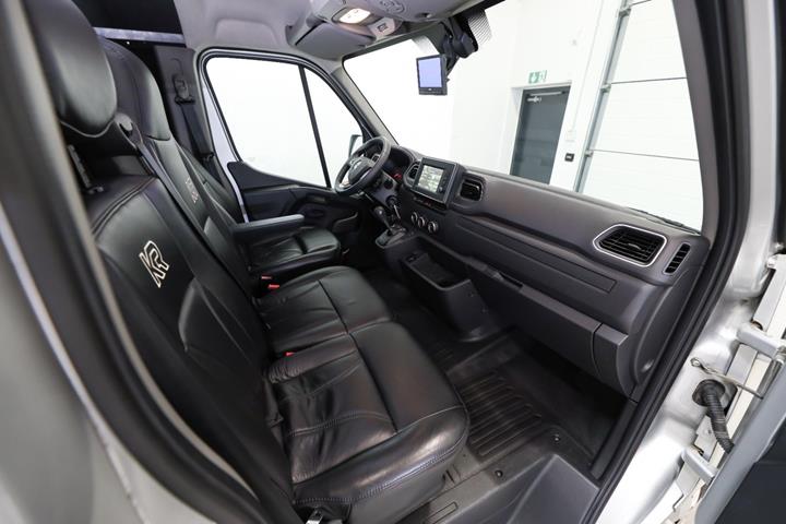 Sølv Renault Master IV T35 fra 2020