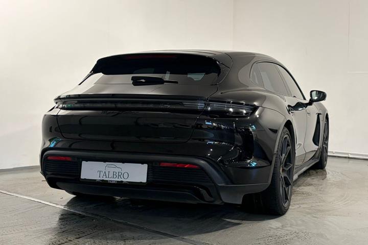 Sort Porsche Taycan GTS fra 2023