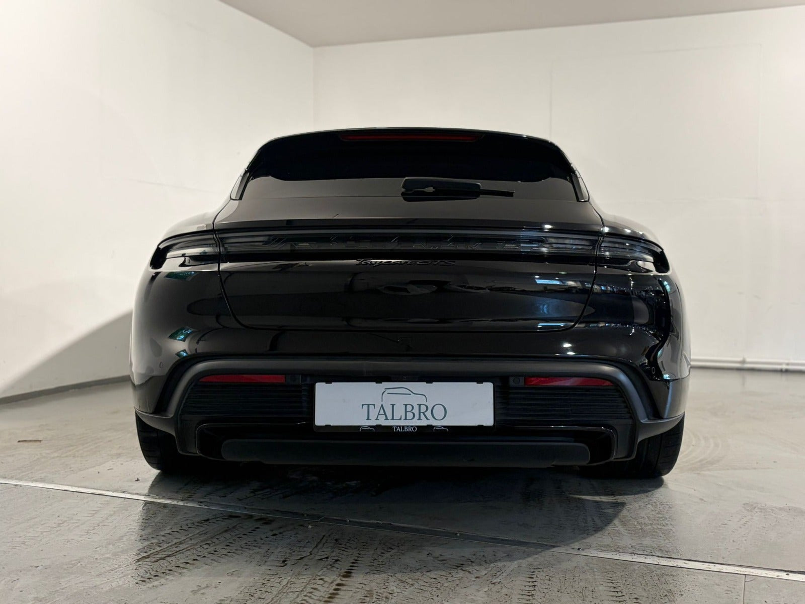 Sort Porsche Taycan GTS fra 2023