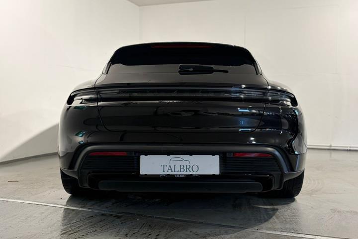 Sort Porsche Taycan GTS fra 2023