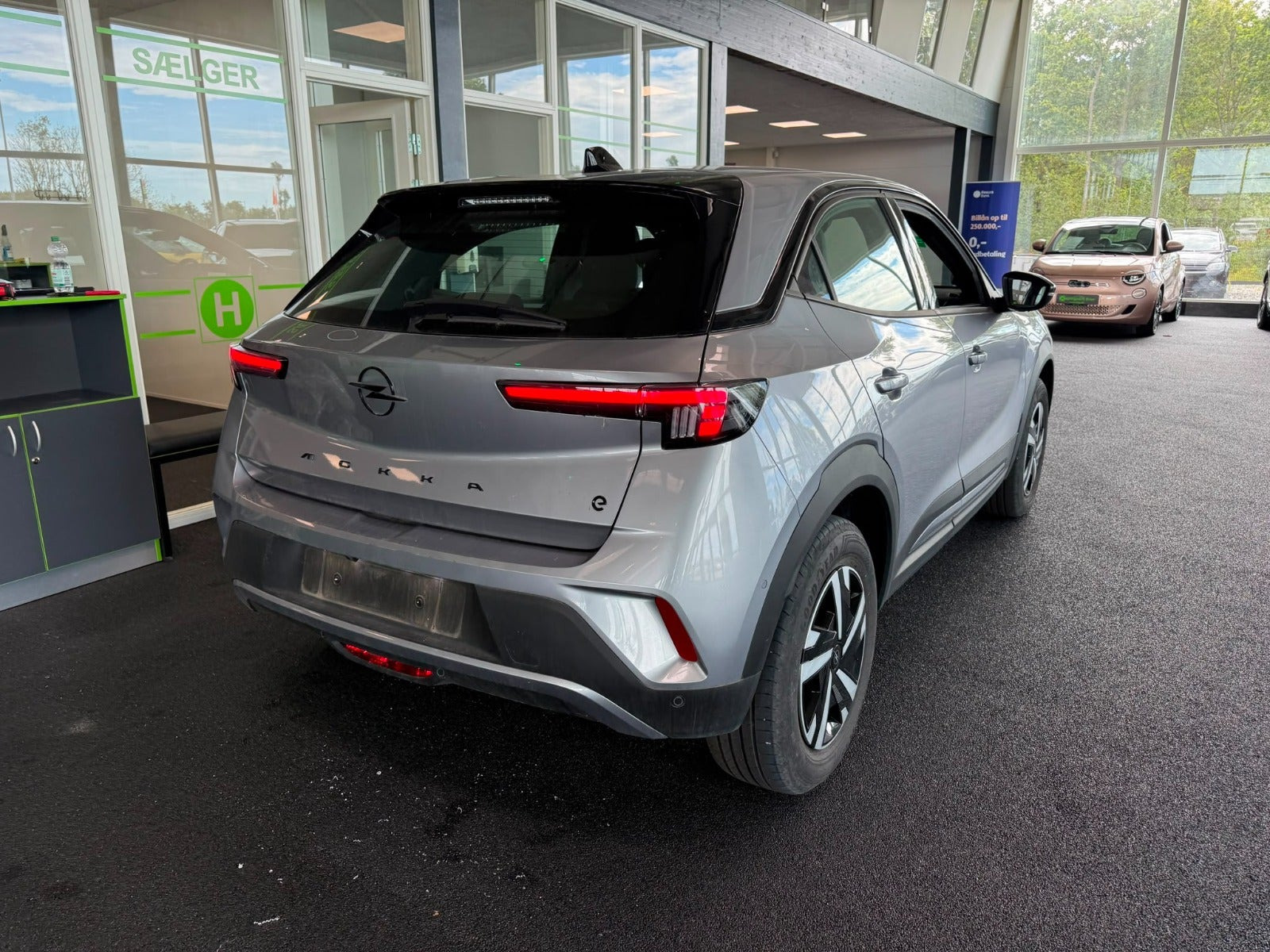 Grå Opel Mokka-e fra 2024