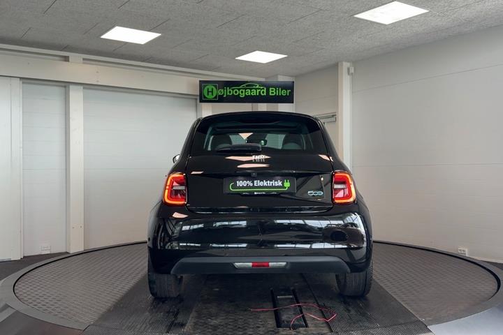 Sort Fiat 500e fra 2024
