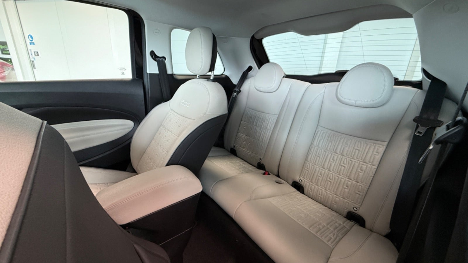 Sort Fiat 500e fra 2024