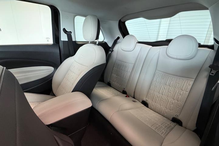 Sort Fiat 500e fra 2024
