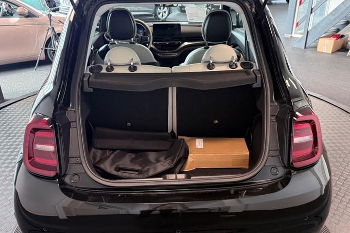 Sort Fiat 500e fra 2024