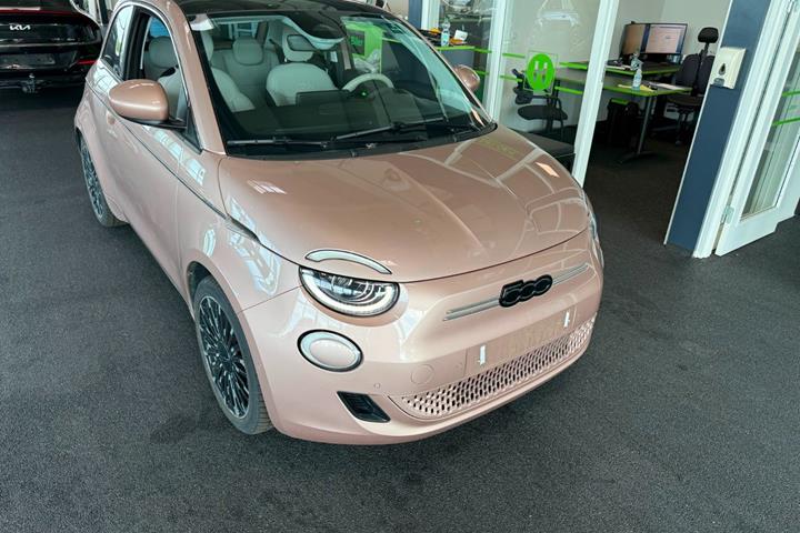 Gul Fiat 500e fra 2023