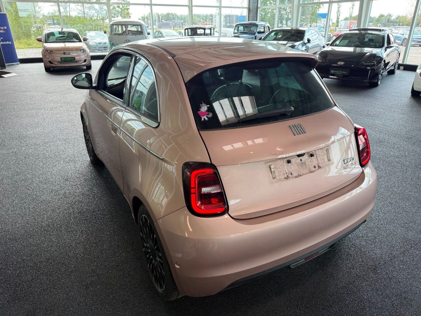 Gul Fiat 500e fra 2023