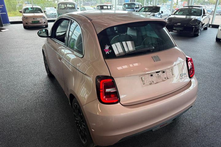 Gul Fiat 500e fra 2023
