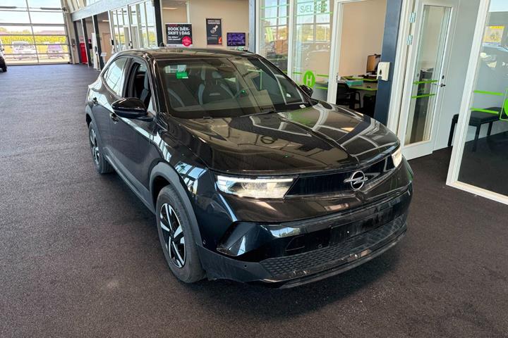 Sort Opel Mokka-e fra 2024