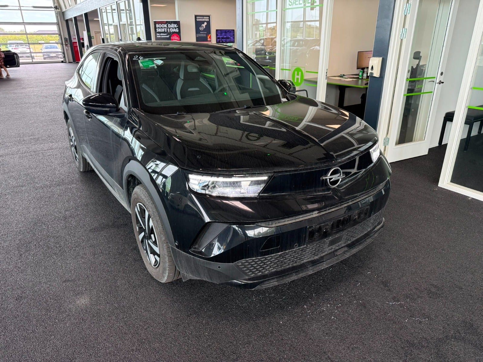 Sort Opel Mokka-e fra 2024