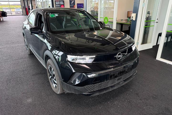 Sort Opel Mokka-e fra 2024