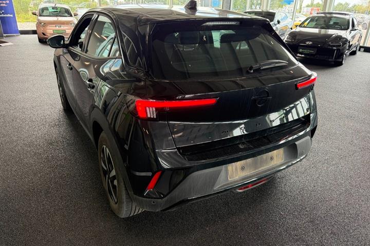 Sort Opel Mokka-e fra 2024