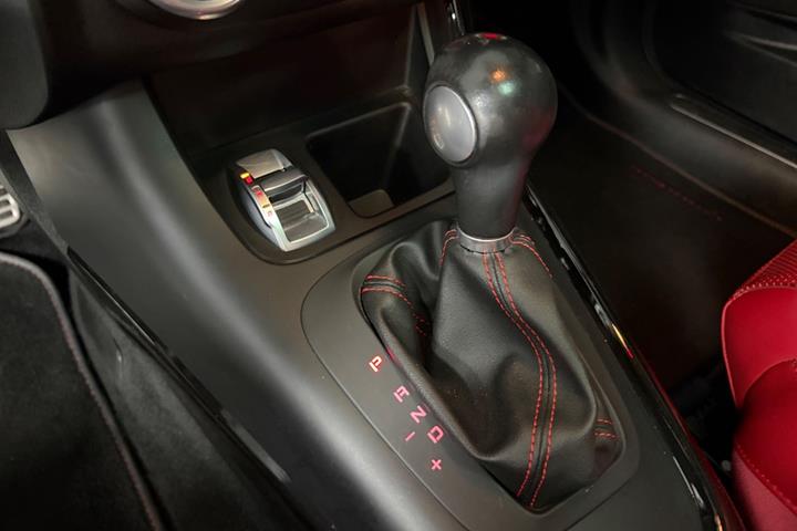 Rød Alfa Romeo Giulietta fra 2013