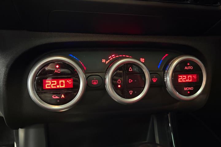Rød Alfa Romeo Giulietta fra 2013