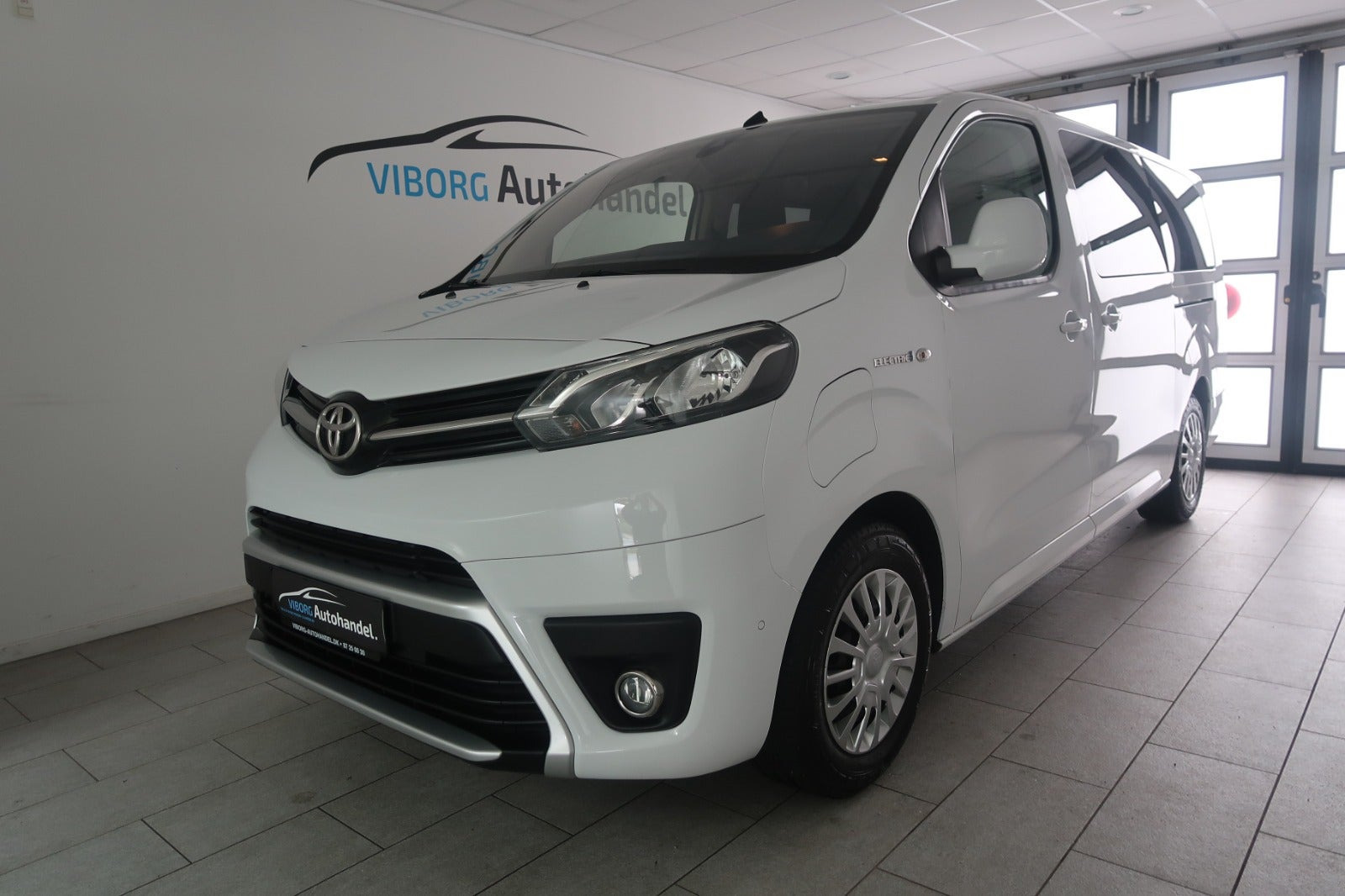 Toyota Proace Verso 75 Long Shuttle