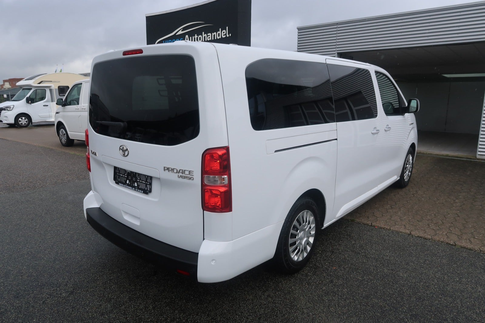 Hvid Toyota Proace Verso fra 2022