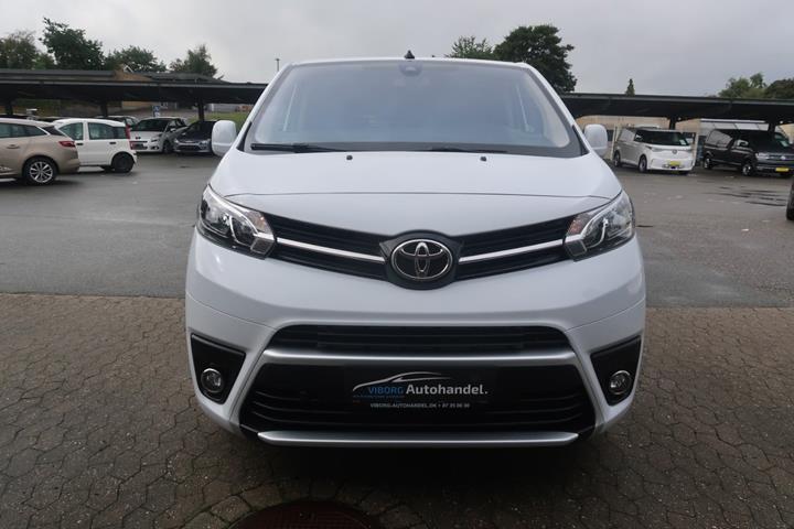 Hvid Toyota Proace Verso fra 2022